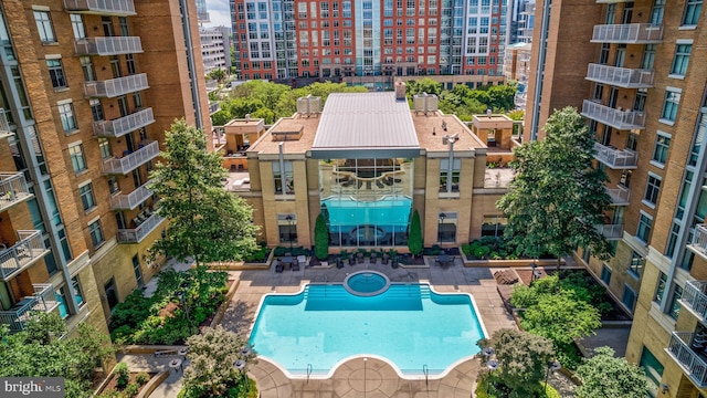 view of swimming pool