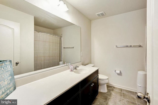 full bathroom featuring toilet, baseboards, visible vents, and vanity