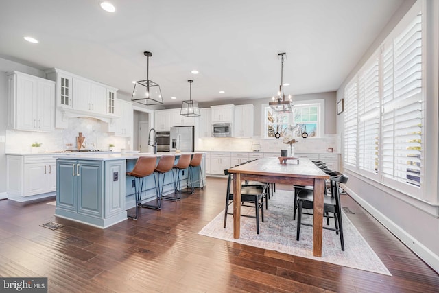 dining room featuring visible vents, baseboards, dark wood-type flooring, an inviting chandelier, and recessed lighting