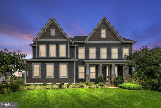 view of front facade with a front lawn