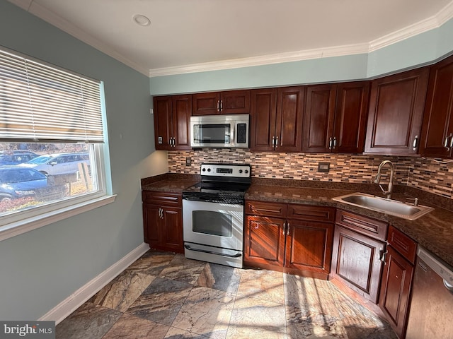 kitchen with stainless steel appliances, backsplash, ornamental molding, a sink, and baseboards