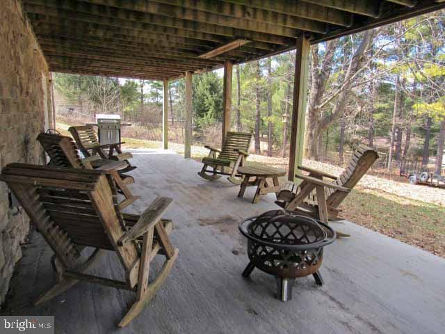 view of patio featuring a fire pit