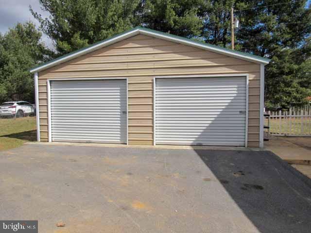 view of detached garage