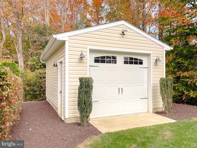 view of detached garage