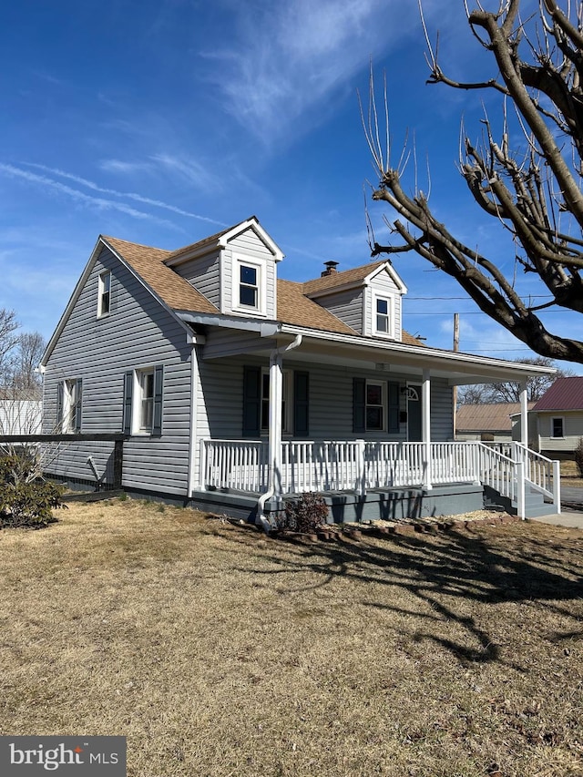 view of front facade featuring covered porch and a front lawn