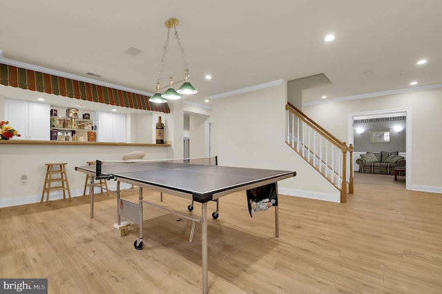 game room featuring recessed lighting, light wood-style flooring, crown molding, and baseboards