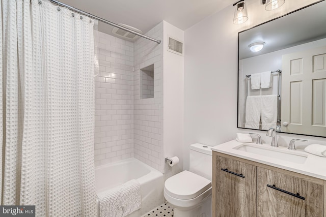 bathroom with toilet, vanity, visible vents, and shower / tub combo with curtain