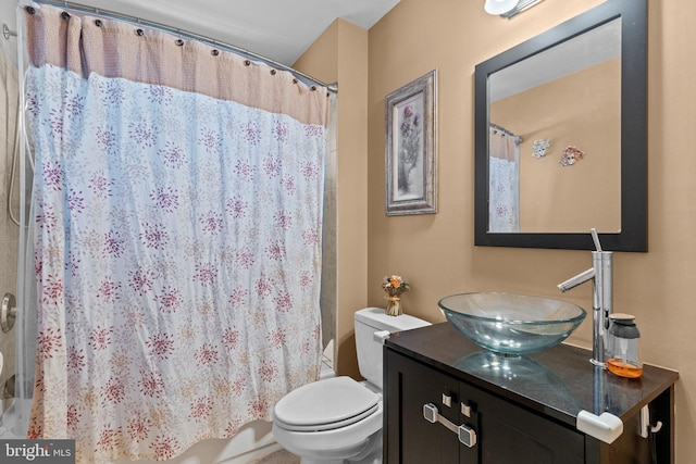 bathroom with shower / bath combo with shower curtain, vanity, and toilet