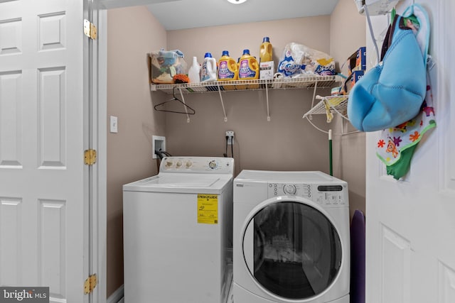 clothes washing area with laundry area and independent washer and dryer