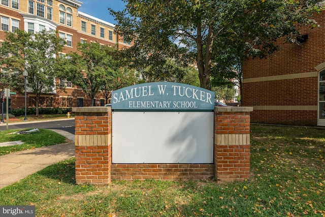 view of community / neighborhood sign