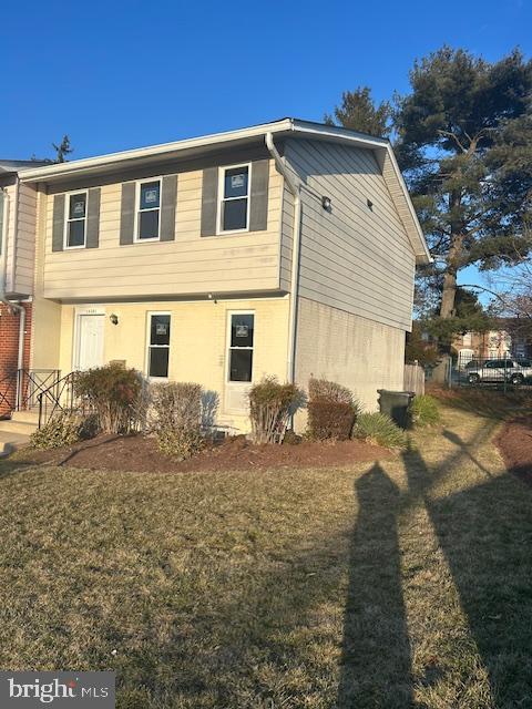 view of side of property featuring stucco siding and a yard