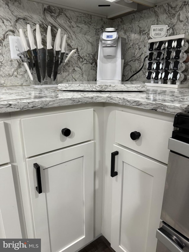 details with tasteful backsplash and range