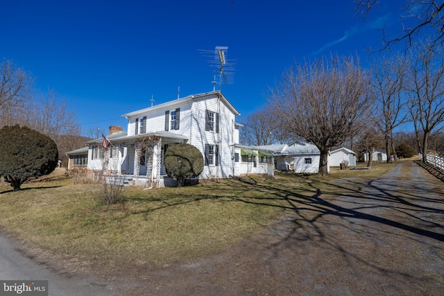 view of front of property with a front yard