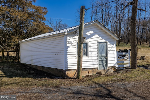 exterior space featuring an outbuilding