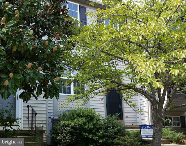 view of front facade