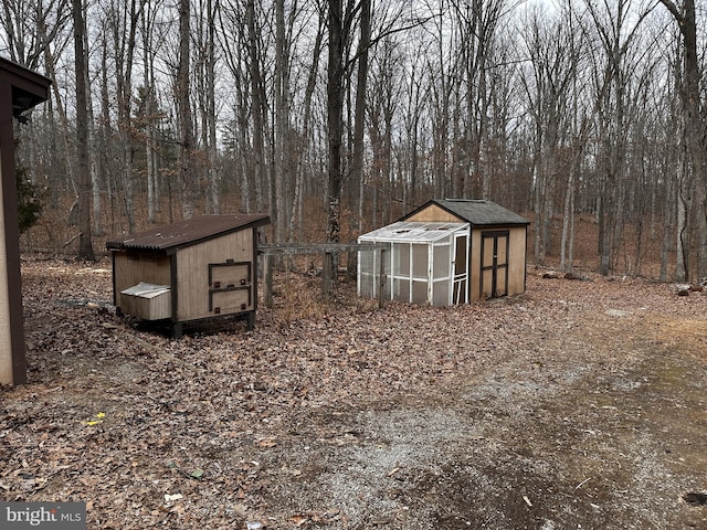 view of poultry coop featuring a forest view