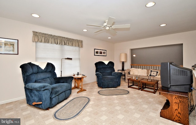 living area with baseboards, a ceiling fan, and recessed lighting