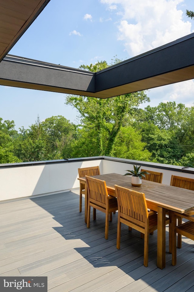 deck with outdoor dining space