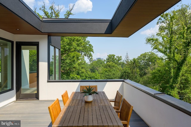 balcony with outdoor dining space