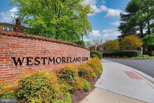 view of community / neighborhood sign