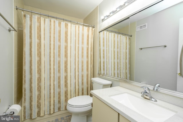 bathroom featuring toilet, a shower with shower curtain, vanity, and visible vents