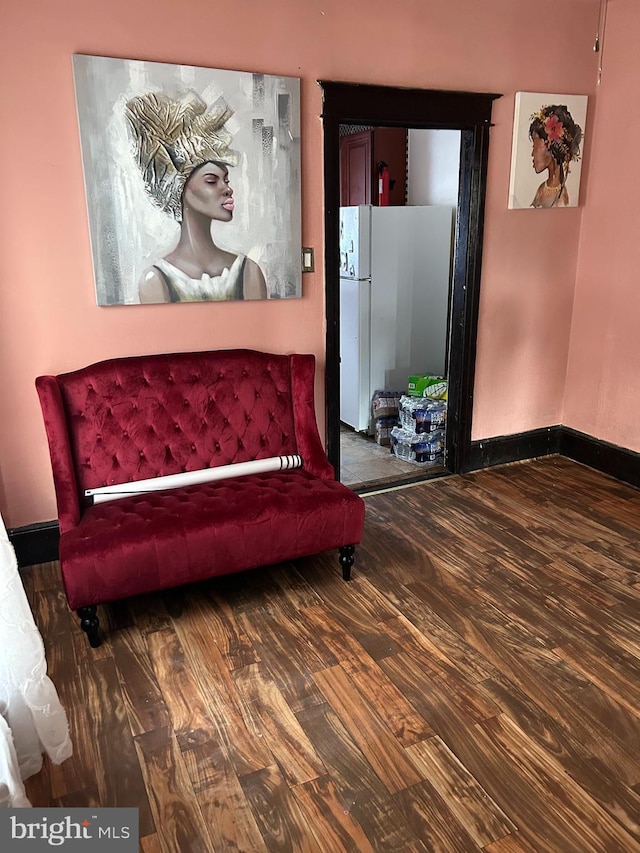 sitting room with wood finished floors and baseboards