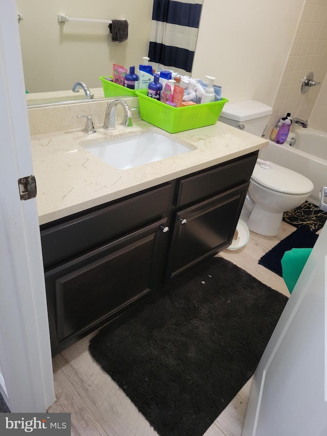 bathroom featuring shower / tub combo with curtain, vanity, and toilet