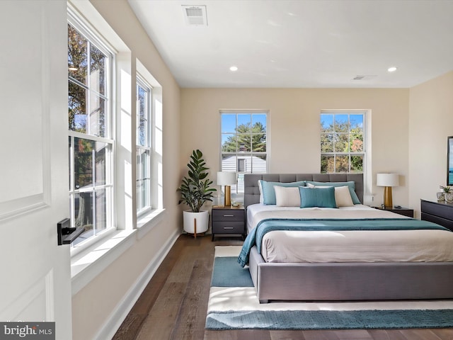 bedroom featuring dark wood-type flooring, recessed lighting, visible vents, and baseboards