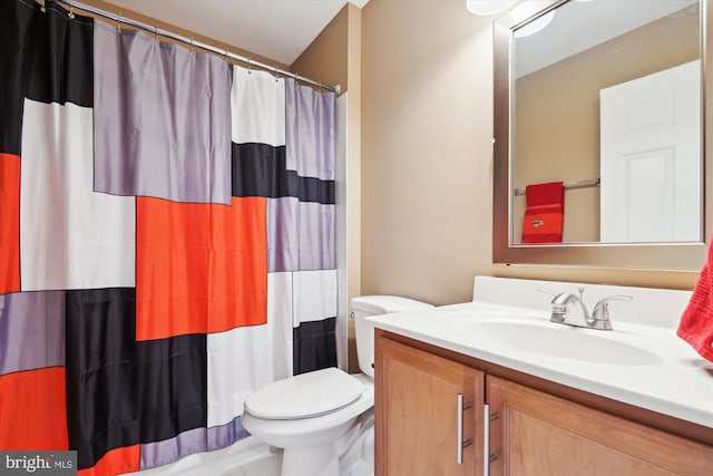 full bath featuring vanity, curtained shower, and toilet