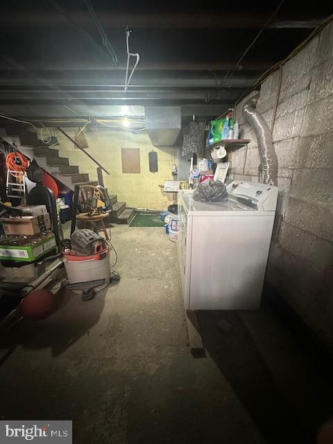 unfinished below grade area featuring washer / clothes dryer