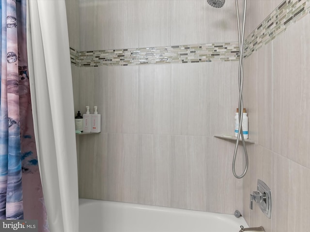 bathroom with shower / tub combination