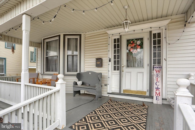 doorway to property with covered porch