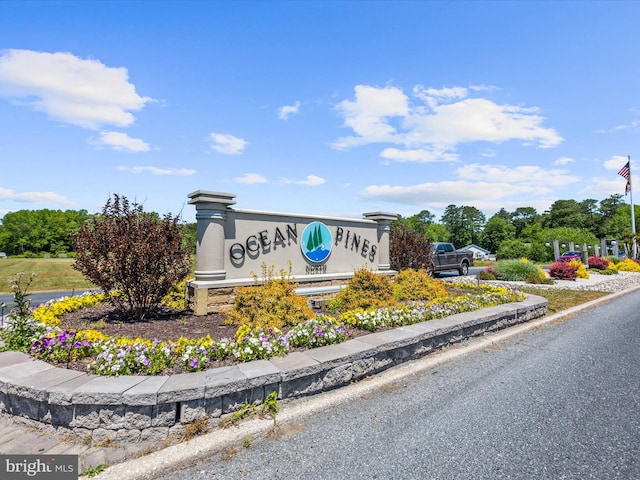 view of community / neighborhood sign