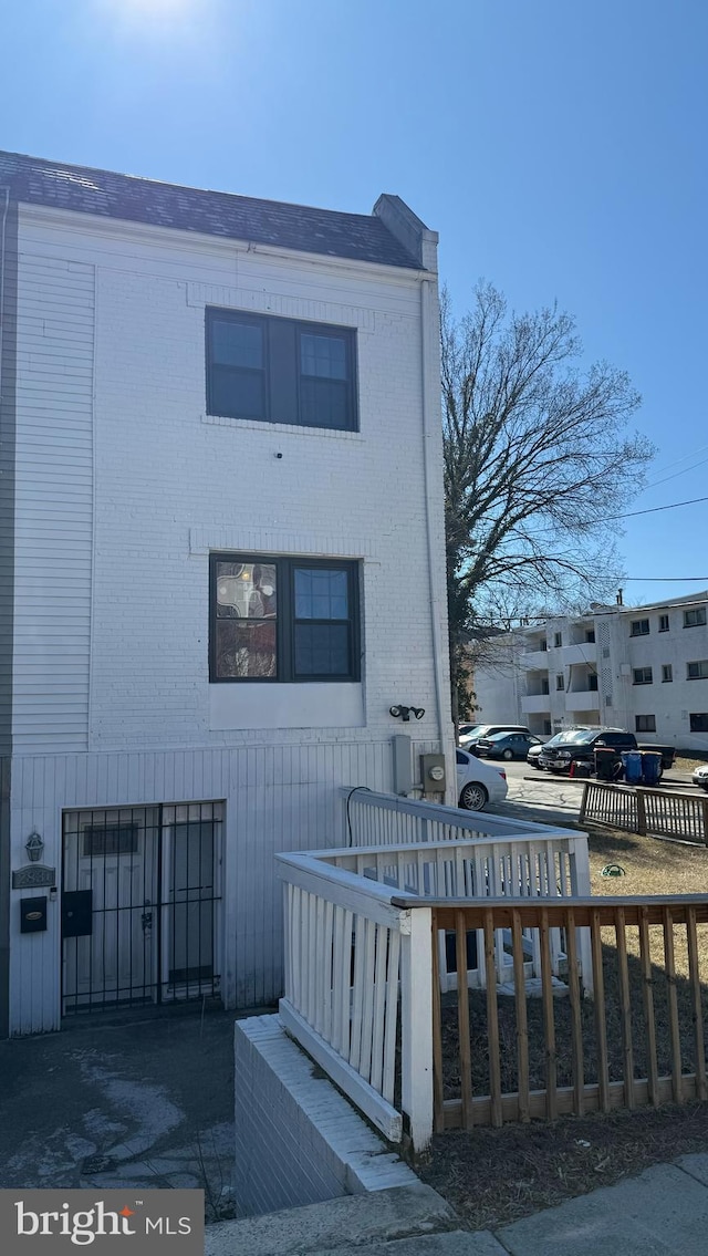 townhome / multi-family property featuring brick siding and fence