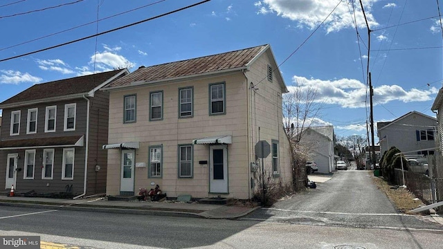 view of front of property