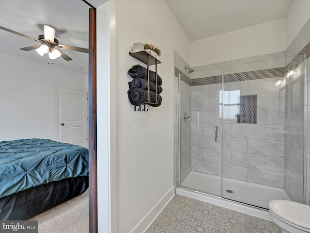 full bathroom with ceiling fan, a stall shower, toilet, and baseboards