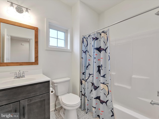 full bathroom with baseboards, toilet, shower / tub combo with curtain, and vanity