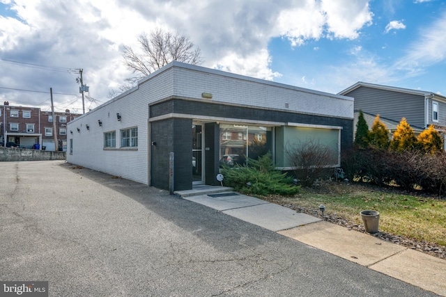 view of front of property featuring brick siding