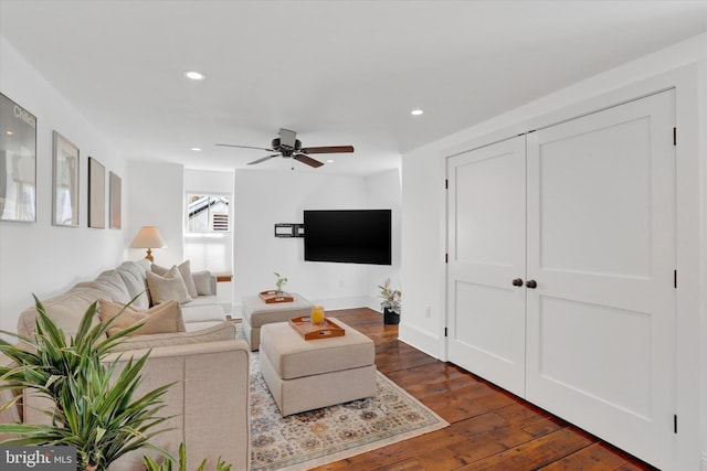 living area featuring dark wood-type flooring, recessed lighting, ceiling fan, and baseboards