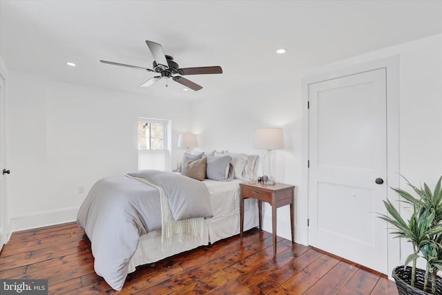 bedroom featuring baseboards, hardwood / wood-style floors, a ceiling fan, and recessed lighting