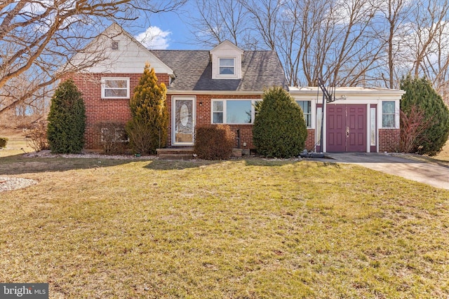 cape cod-style house with brick siding, a front lawn, and a shingled roof