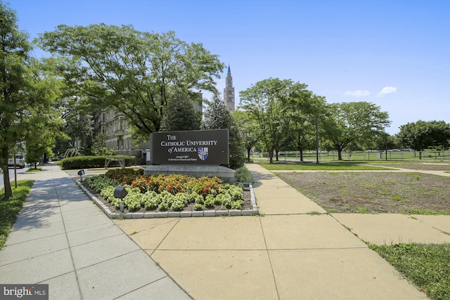 view of community / neighborhood sign