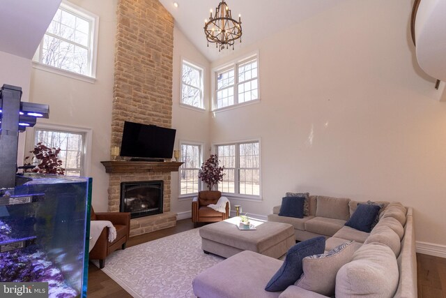 living area featuring plenty of natural light, an inviting chandelier, and wood finished floors