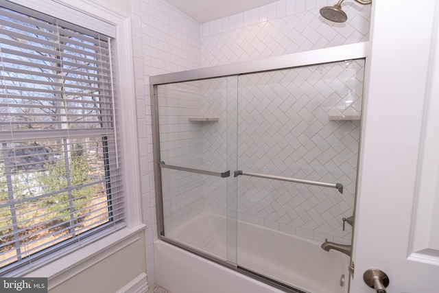 bathroom with combined bath / shower with glass door