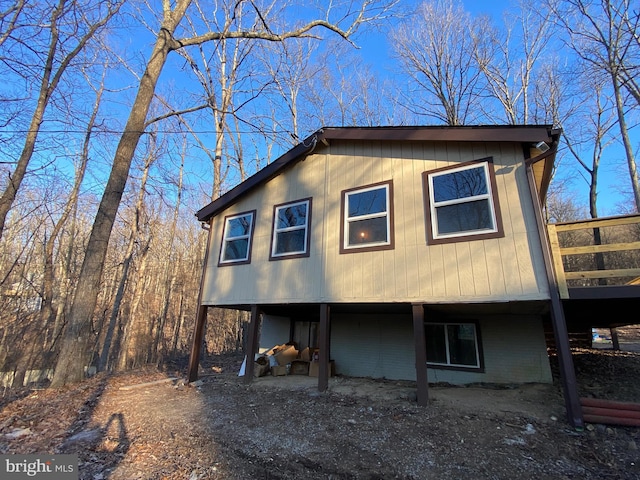 view of front facade with a carport and driveway