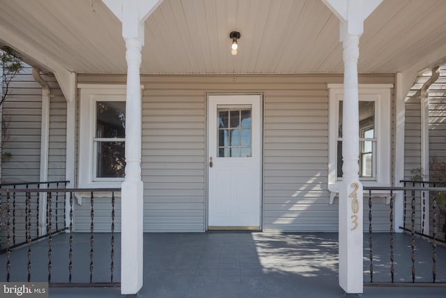 entrance to property featuring a porch