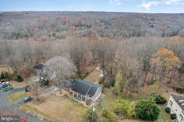 birds eye view of property featuring a wooded view