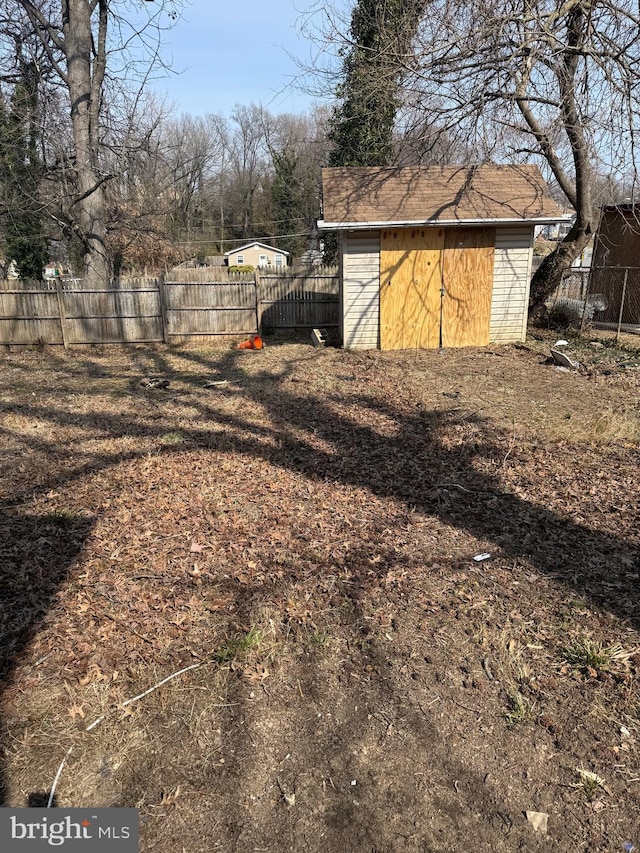 4818 Deanwood Dr, Capitol Heights, MD 20743 - view of yard with a fenced backyard, a storage shed, and an outdoor structure