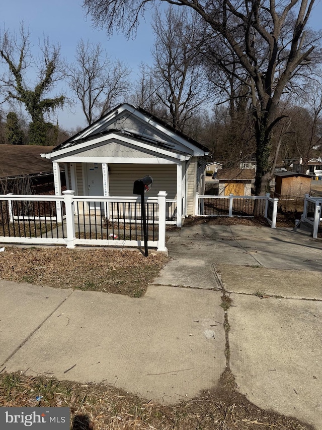 4818 Deanwood Dr, Capitol Heights, MD 20743 - view of front of home with concrete driveway, fence, and covered porch