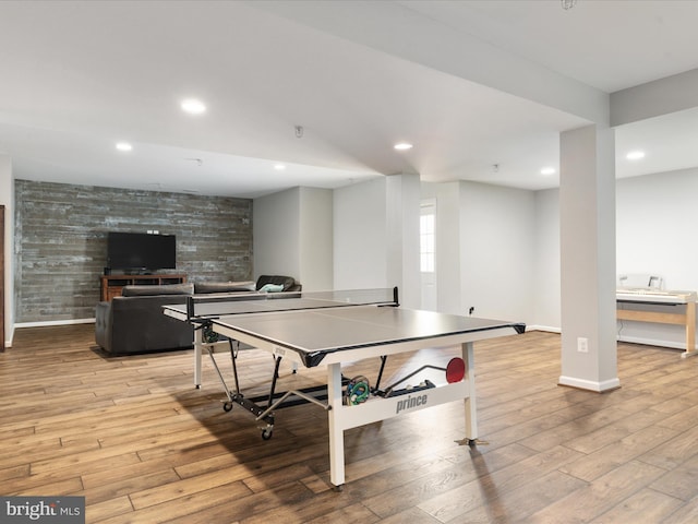 rec room with light wood-style flooring, an accent wall, baseboards, and recessed lighting